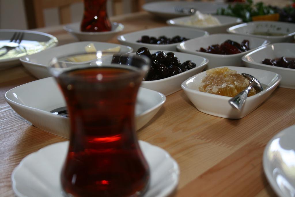 Assos Bohemian Hotel ภายนอก รูปภาพ