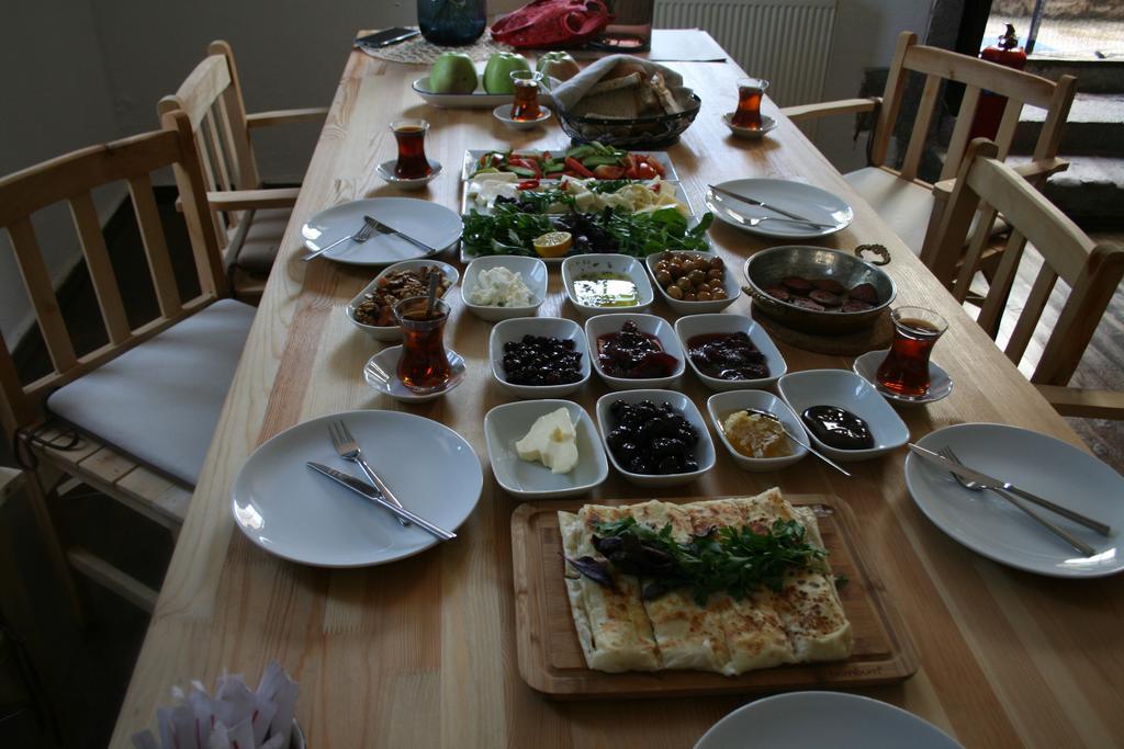Assos Bohemian Hotel ภายนอก รูปภาพ
